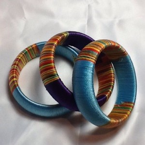 Bracelet indien fait à la main en fil de soie Gotta Bangles Bracelet avec perles pour femme - Product Image 3