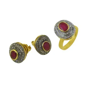 Juego de Anillo y Aretes de Oro de 18K y Rodio con Diseño de Osos y XOXO con Rubíes para Mujer - Joyería de Regalo - Product Image 1