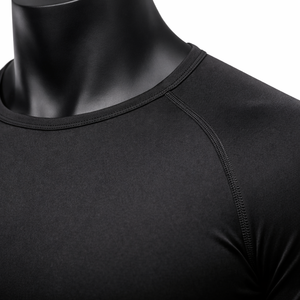 Chemises de compression pour hommes en solde - Écologiques et respirantes en Spandex/Polyester, vêtements de fitness personnalisables, haut de compression à manches longues - Product Image 4