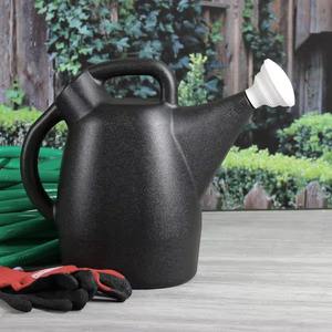 Arrosoir robuste de 1,5 L en métal fabriqué à la main avec finition texturée rustique pour les jardiniers enthousiastes - Product Image 6