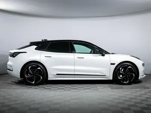 2023 Z I I K R l AWD HATCHBACK with Lithium Battery R18 Tires Leather Seats <b>Panoramic</b> Sunroof Aluminium Alloy Roof Rack - Product Image 6