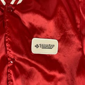 Universidad en blanco bordado seda a granel al por mayor personalizado para hombre Varsity béisbol bombardero chaqueta de satén - Product Image 2