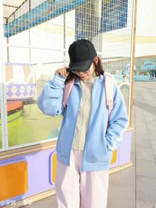 เสื้อฮู้ดดี้ผู้ชายไซส์ใหญ่แบบขายส่ง หรูหรา สกรีนโลโก้ ลายนูน 3 มิติ ผ้าฟลีซ ปักลายด้วยเทคนิคพิเศษ - Product Image 2