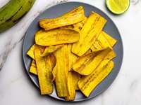 Chips de plantain frits Plantain doux du VietNam Chips Recette Mariquitas Cubanas Bandes de plantain frit Croquant profond