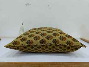 Housse de coussin et d'oreiller Lotus Buti 100% coton, écologique, personnalisable, imprimée recto-verso, pour la maison et l'hôtellerie - Product Image 3