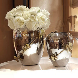 Juego de 2 Jarrones de Diseño de Mariposa de Lujo con Acabado Plateado, Perfectos para Centros de Mesa, Decoración de Sala de Estar y Regalos - Product Image 1