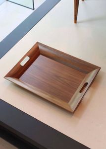 Plateau de service en bois robuste, design solide et durable, idéal pour la restauration professionnelle, les hôtels, les restaurants et les buffets. - Product Image 3
