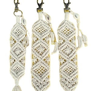 Llavero de Macramé con Borlas a la Moda - Product Image 1