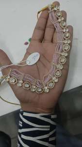 Collier Kundan à perles vertes multicouches avec perles et boucles d'oreilles Bijoux de mariée et de fête pour les grandes occasions - Product Image 6