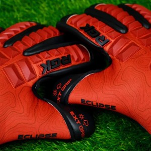 Gants de gardien de but en cuir de qualité supérieure personnalisables sur mesure coupe personnalisée poignée en latex de football en gros - Product Image 6