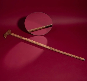 Bastón intrincadamente tallado en madera de nogal hecho a mano estilo antiguo bastón coleccionable para personas mayores - Product Image 4