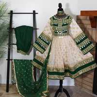Robe trapèze en mousseline de soie verte perlée avec manches lanternes et encolure festonnée, longueur genou, style bohème, pour mariage