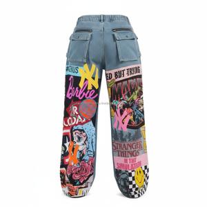 กางเกงยีนส์ฮิปฮอปสตรีทแวร์ลายกราฟิกสำหรับผู้ชายรุ่นใหม่ล่าสุด กางเกงเดนิมทรงหลวมสไตล์ฮาราจูกุ แต่งลายปะติด พร้อมพิมพ์โลโก้หลายแบบตามสั่ง ทรงขากว้าง - Product Image 2