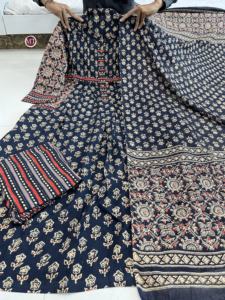 ชุดสูททันสมัยที่ไม่เหมือนใครพร้อมงานฝีมือที่ซับซ้อนและแรงบันดาลใจทางศิลปะสำหรับกิจกรรมพิเศษ - Product Image 5