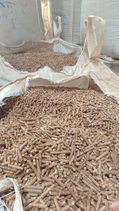 Granulés de bois certifiés ENplus A1 de qualité supérieure, granulés de bois DIN PLUS en forme de bâtonnets, granulés de bois danois à vendre en Europe - Product Image 2