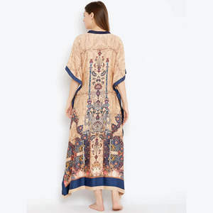 Maxi Kaftan Slim Fit en viscose rayonne col en V manches courtes longues Regal Paisleys imprimé beige - Product Image 5