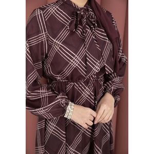 Vestido Hijab con Estampado a Cuadros Borgoña, Tejido de Punto con Cintura Fruncida - Product Image 6