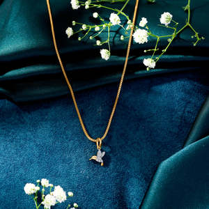 Colgante y Dije de Diamantes para Mujer - Diseño Clásico de Pájaro en Oro - Product Image 1