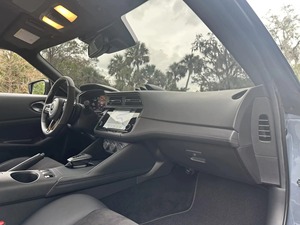 Nissan Z NISMO 2024 certifié propre et en bon état - Product Image 2