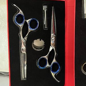 IMANS ENTERPRISES Kit de ciseaux de coiffure professionnels de haute qualité en acier inoxydable pour hommes et femmes, ensemble de barbier, logo personnalisé OEM/ODM - Product Image 3