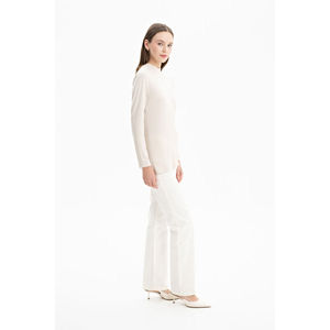 เสื้อเบลาส์ถักลายสีเบจสำหรับสไตล์ลำลองในฤดูใบไม้ผลิ - Product Image 2