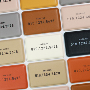 Plaque de stationnement de tableau de bord en cuir FENICE Premium ECO pour autocollant Hexagone de style populaire antidérapant 93x63mm galet 92x73mm carré - Product Image 2