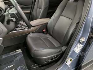 Mazda CX-30 Premium AWD 2020 d'occasion, en parfait état, faible kilométrage, en stock, offert à un prix incroyable - Product Image 4