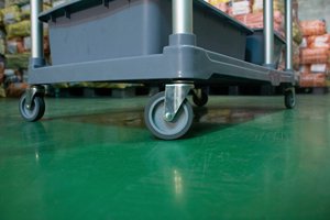 Grand chariot en plastique robuste à trois niveaux pour la cuisine de l'hôtel et la restauration 200kg à quatre roues pour le nettoyage des aliments. - Product Image 4