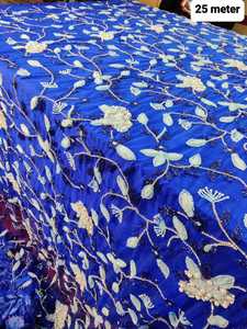 Tissu en dentelle brodée bleu clair de luxe avec applique florale rose 3D et perles tissées pour accessoires - Product Image 5