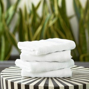 Proveedor Indio de Toallas Faciales de Algodón Puro Blanco de 550 GSM, Juego de 6 Piezas para Uso en Hoteles, Spas y Masajes, Disponible a un Precio Razonable - Product Image 1