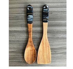 Servidor de ensalada de resina y madera Juego de 2 piezas SERVIDOR DE ENSALADA DE MADERA JUEGO DE 2 ARTÍCULO DE COCINA ÚNICO HECHO A MANO - Product Image 1