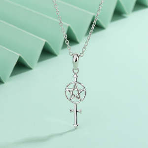 Collar con Colgante de Cruz de Estrella de Cinco Puntas en Plata de Ley 925, Estilo Hip Hop, Chapado en Oro, Diseño Original 2025 para Mujer - Product Image 3