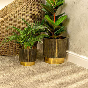 Jardinières de fleurs en métal lourd de conception antique couleur et tailles personnalisées 28x28cm pour la maison hôtels et centres commerciaux pour une utilisation dans le jardin - Product Image 2