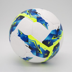 ลูกฟุตบอลหนัง PU คุณภาพสูง ปี 2024 สีและโลโก้สั่งทำได้ พร้อมขนาดที่ปรับแต่งได้สำหรับการฝึกซ้อม - Product Image 4