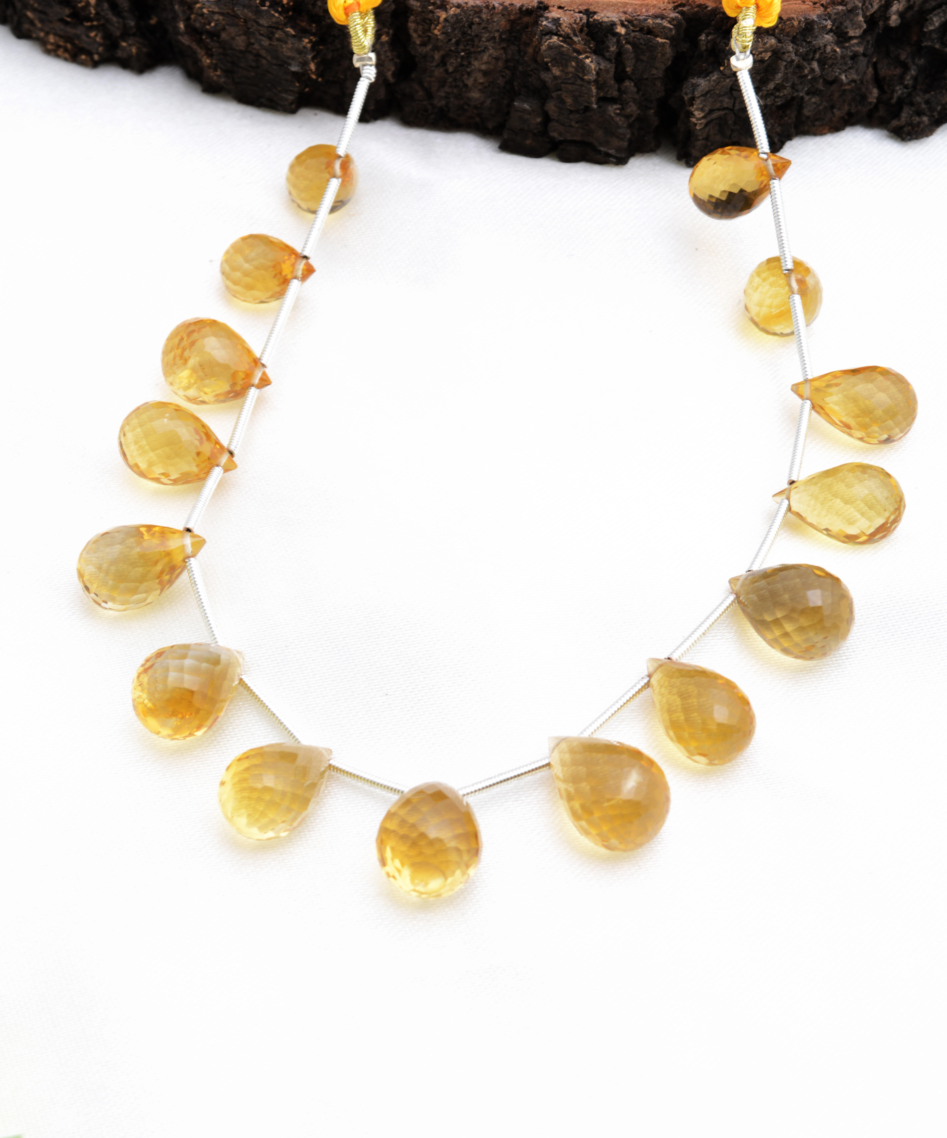 สีเหลือง