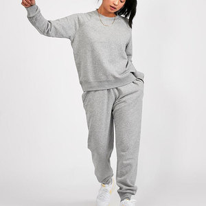 Conjunto de 2 Piezas Personalizado para Mujer, Otoño Invierno, Informal, Holgado, de Felpa, Sudadera de Manga Corta con Cuello Redondo y Pantalones Jogger, Color Sólido - Product Image 1