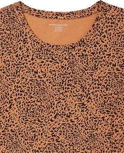 T-shirt pour femmes urbaines, fibre aérée, toucher doux, coupe ajustée, flexibilité douce, drapé léger, bordure propre, silhouette moderne, texture, été, séchage rapide - Product Image 6