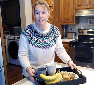 Plateau de service en métal léger, écologique, fait à la main en Inde, pour les collations, les repas et les boissons - Passe au lave-vaisselle, utilisation domestique moderne et raffinée - Product Image 6