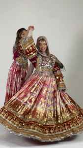 Robes Traditionnelles Multicolores en Satin Séquiné Kuchi Afghan Vintage Ethnique Tribale pour Sorties Décontractées Confortables et Naturelles - Product Image 6