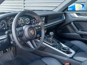 2024 pour 911 Carrera S Turbo Coupé Automatique Propulsion arrière avec pneus R20 Intérieur foncé Sièges en cuir - Product Image 5