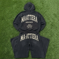 Ensemble survêtement streetwear deux pièces pour femme en molleton de coton uni, comprenant un sweat à capuche surdimensionné avec fermeture éclair et une veste à ceinture, et un pantalon de survêtement à jambes larges