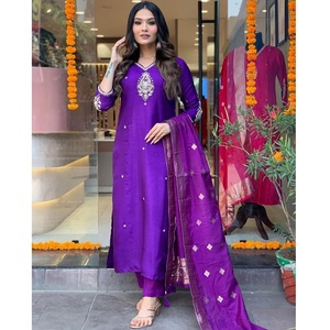 Traje de seda de algodón suave puro pesado con trabajo bordado y estampado pesado Jecquard Wiving con Zari Work Dupatta para niñas y mujeres - Product Image 1
