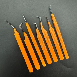 Pince à cils incurvés à 90 degrés personnalisée à prix de gros pince à épiler en fibre noire orange à forte adhérence pointue à la main en acier inoxydable durable - Product Image 1