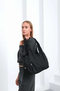 Fabricant de sacs de sport en nylon grande capacité pour femmes, avec logo personnalisé, OEM, ODM, marque privée, sac à main de voyage, sac à bandoulière pour la gym et le fitness - Product Image 3