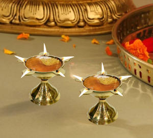 ไดยะโลหะทองเหลืองคุณภาพสูงเหมาะสำหรับการตกแต่งบ้านเทศกาลบูชาและมอบของขวัญดีไซน์แบบดั้งเดิมในราคาที่ดีที่สุด - Product Image 1