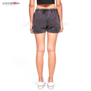 Short élégant de lavage à l'acide pour les femmes avec la braguette de bouton et le short décontracté de lavage à l'acide de coupe ample pour les femmes - Product Image 4