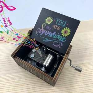Boîte à <span class=keywords><strong>musique</strong></span> <span class=keywords><strong>en</strong></span> <span class=keywords><strong>bois</strong></span> à manivelle écologique - Fabrication directe |   Cadeau attentionné pour les amis et la <span class=keywords><strong>famille</strong></span> - Product Image 4