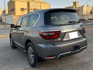 SUV d'occasion 2023-2024, automatique, transmission intégrale, sièges en cuir, moteur 4.1-6L, régulateur de vitesse adaptatif, conduite à gauche, taille des pneus R18, toit ouvrant panoramique - Product Image 3