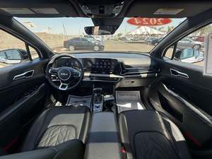 CLEAN USED 2024 pour Sportage X-Line AWD Sièges en cuir Intérieur foncé Volant à gauche SUV - Product Image 5