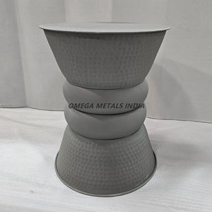 Table d'appoint en métal martelé, table d'appoint moderne sur piédestal, table d'appoint compacte pour salon, chambre à coucher, hôtel, vente en gros - Product Image 2